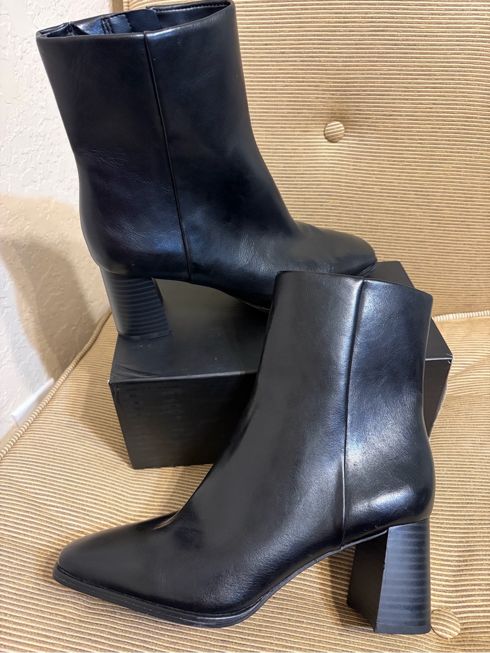 NWOT Nordstrom Rack Women’s Normandy Block Heel Bootie in Black - Size 8.5